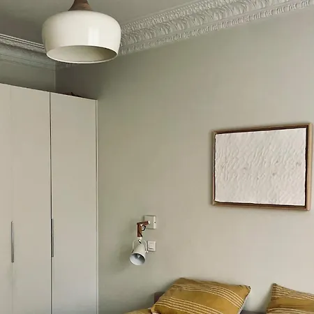 Stylish Parisian Montmartre 2br Apartment