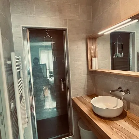 Stylish Parisian Montmartre 2br Apartment Paris