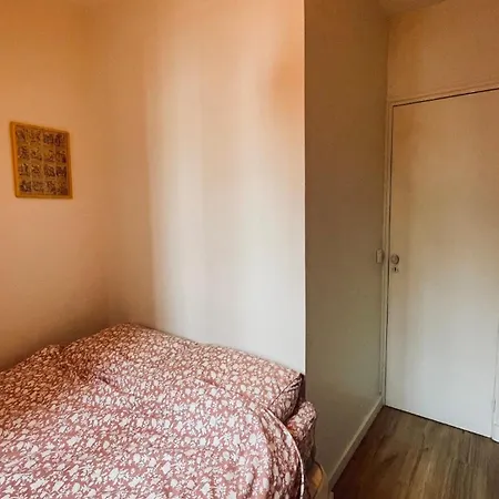 Stylish Parisian Montmartre 2br Paris