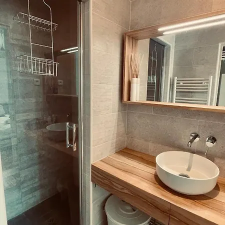 Stylish Parisian Montmartre 2br Paris